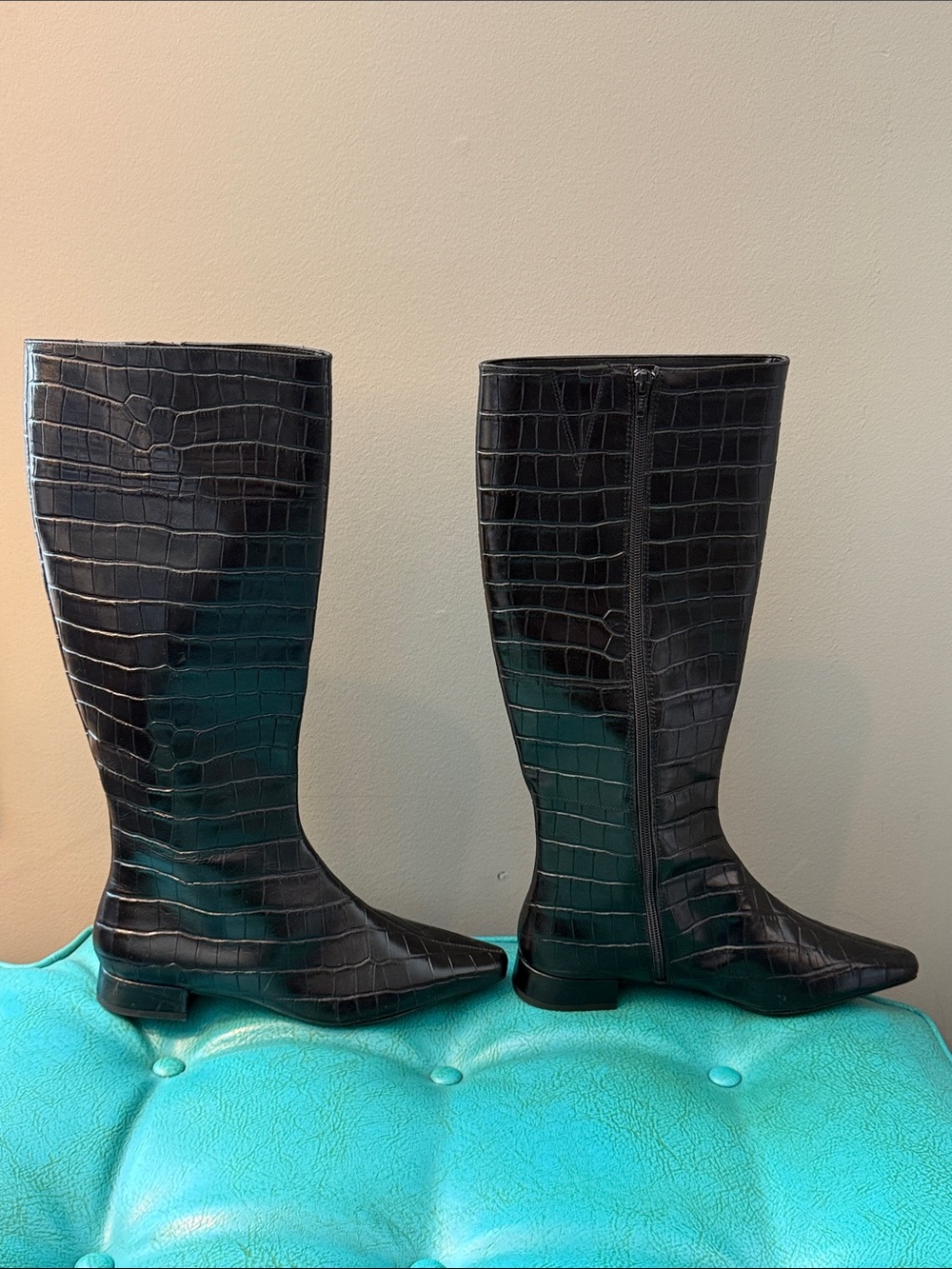 Gianni Bini Black Leather Croc-Embossed Textured Knee Boot Chic Stylish Edgy 8.5 - Picture 6 of 12